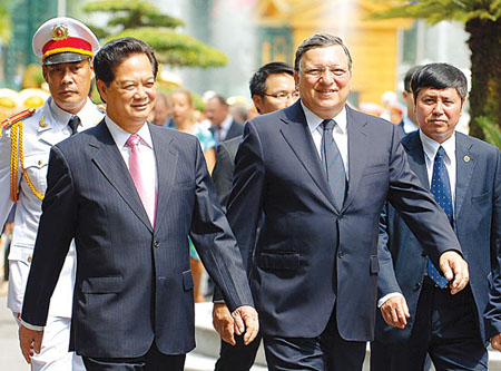 Thủ tướng Nguyễn Tấn Dũng đón Chủ tịch EC José Manuel Durão Barroso.